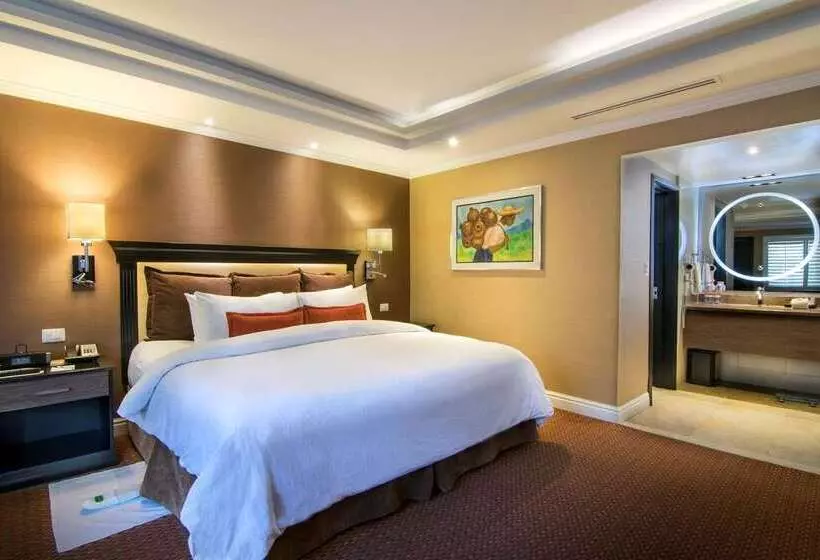 ホテル Lucerna Mexicali