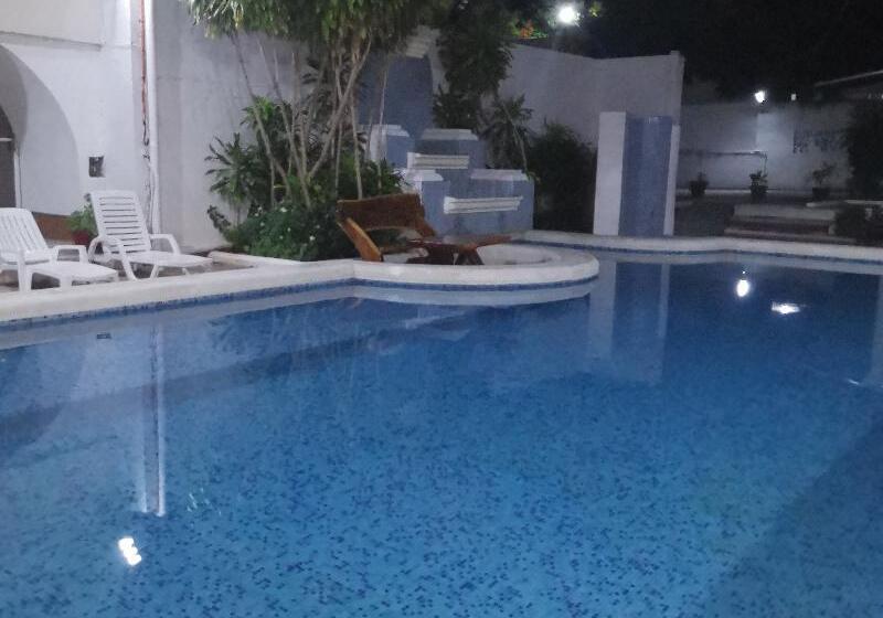 هتل Maria De Lourdes