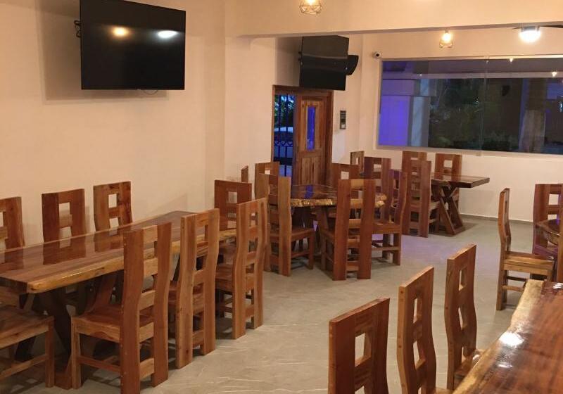 هتل Maria De Lourdes