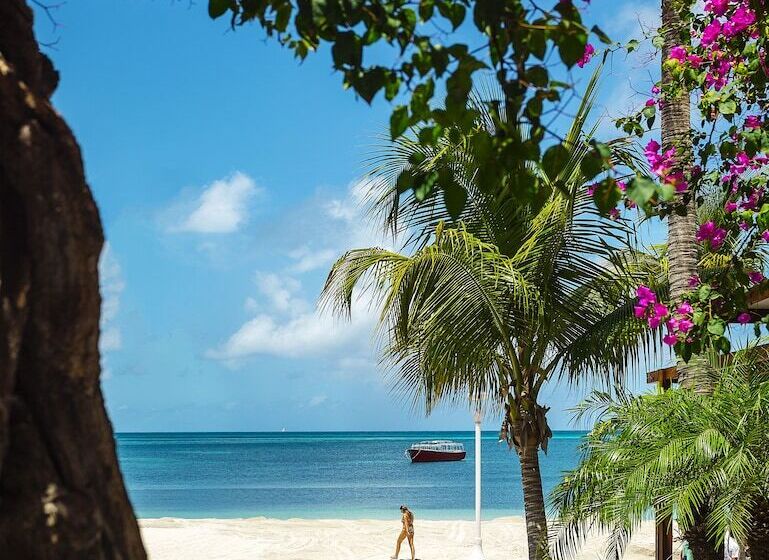 هتل Holland House Beach