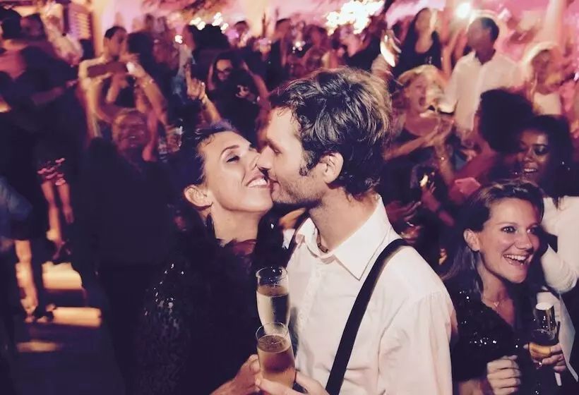 هتل Holland House Beach