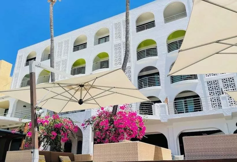 هتل Holland House Beach