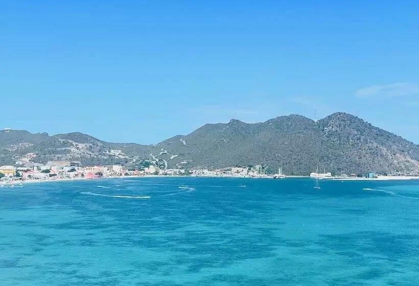 هتل Holland House Beach