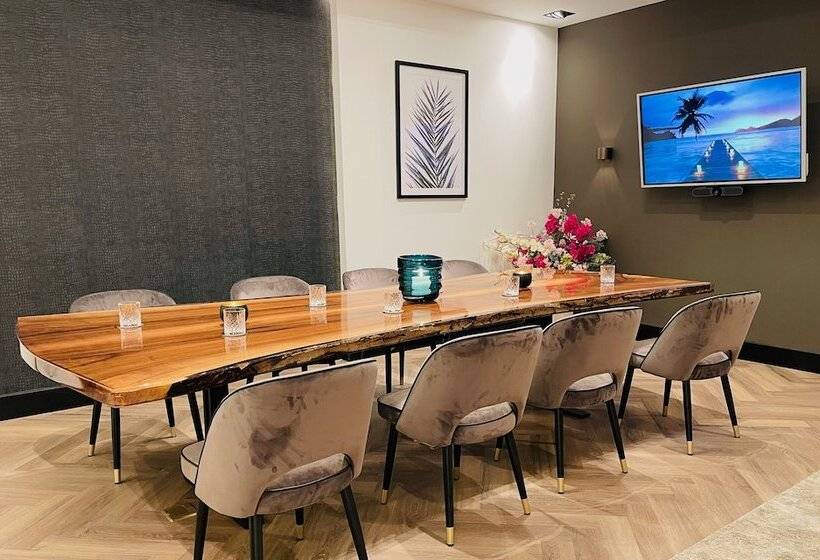 هتل Holland House Beach