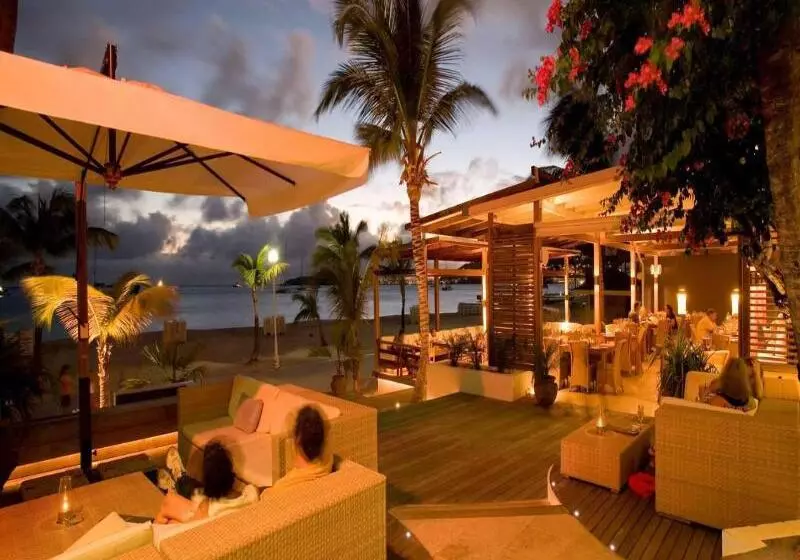 هتل Holland House Beach