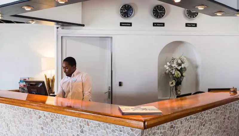 هتل Holland House Beach