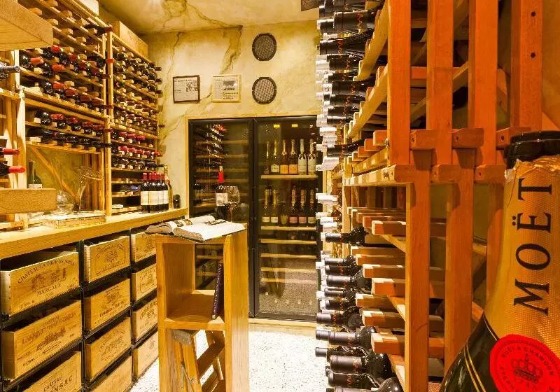 هتل Holland House Beach