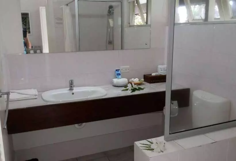 هتل Lagoon Gardens