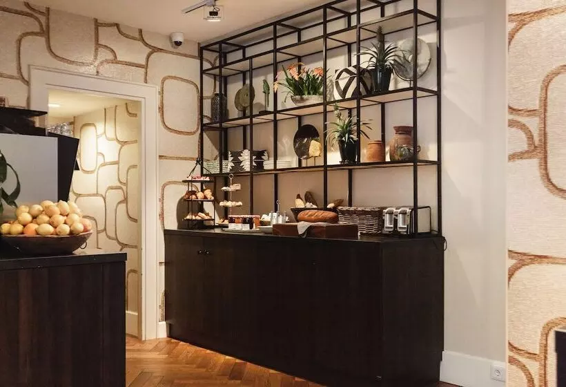 Отель The Delphi Amsterdam Townhouse