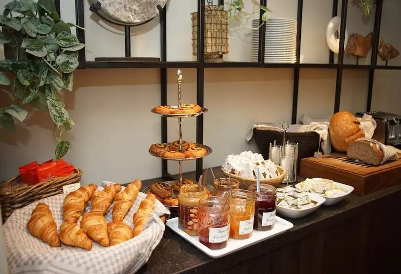 Отель The Delphi Amsterdam Townhouse