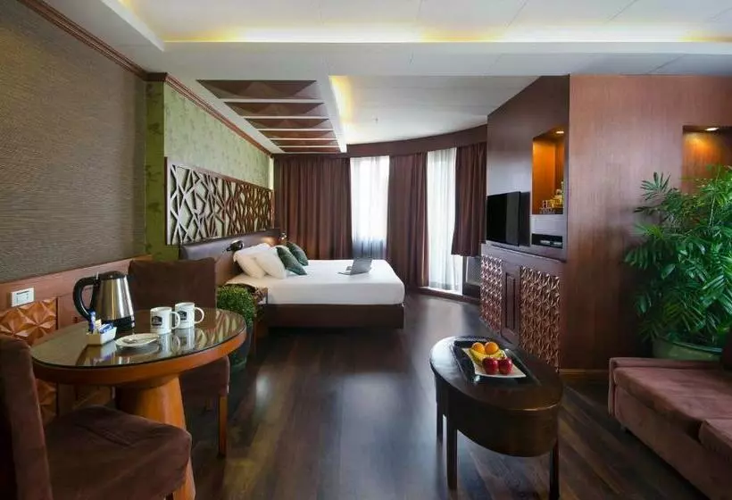 Hotel La Corona Manila