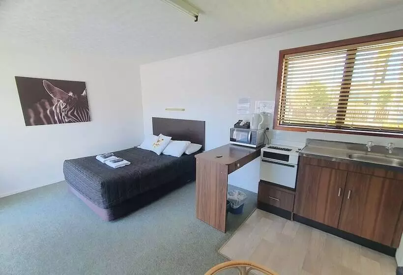 Отель Ascot Motor Lodge