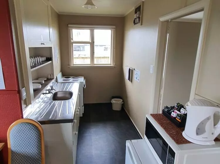 Отель Ascot Motor Lodge