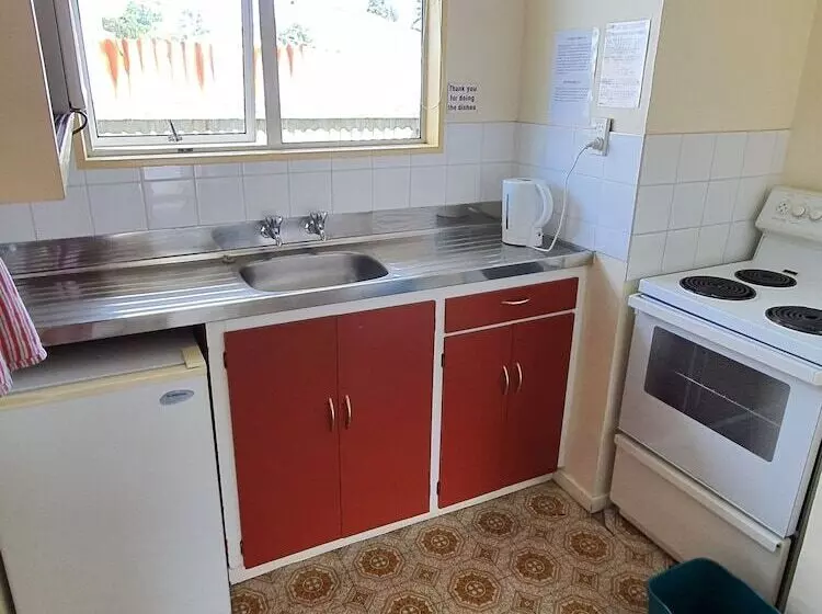 Отель Ascot Motor Lodge