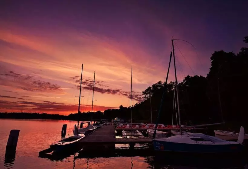 ホテル Mrągowo Resort&spa