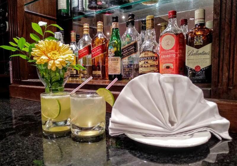 هتل Premier Hill Suites