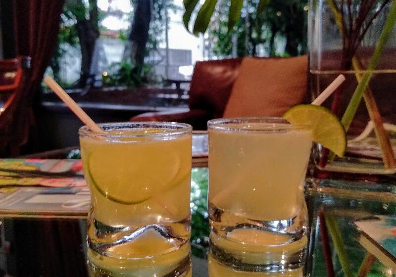 هتل Premier Hill Suites