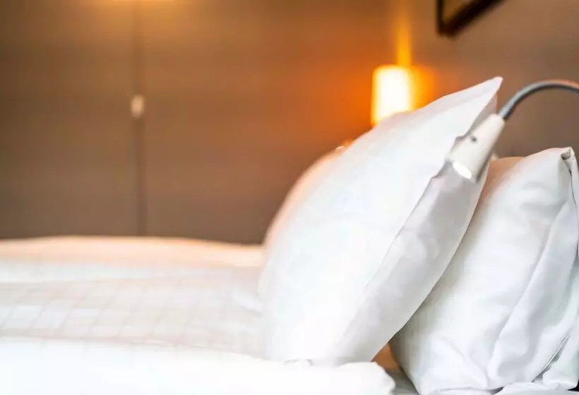 هتل Holiday Inn Turku