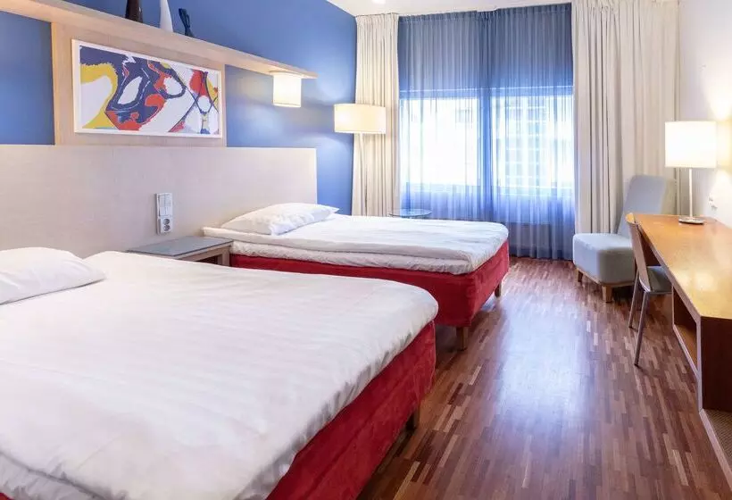 هتل Holiday Inn Turku