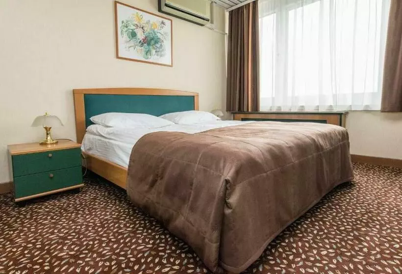 Отель Yubileiny