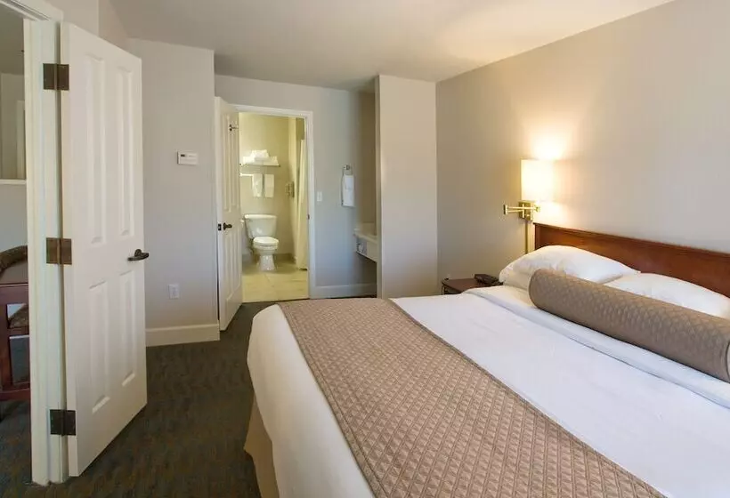 Ashland Hills Hotel & Suites