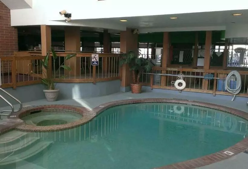 فندق Airport Inn