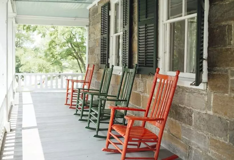 Отель Basin Harbor