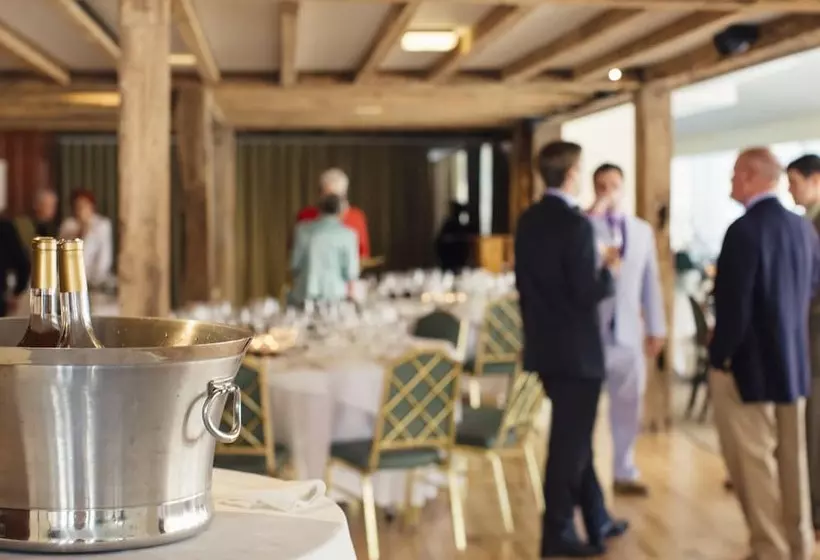 Отель Basin Harbor