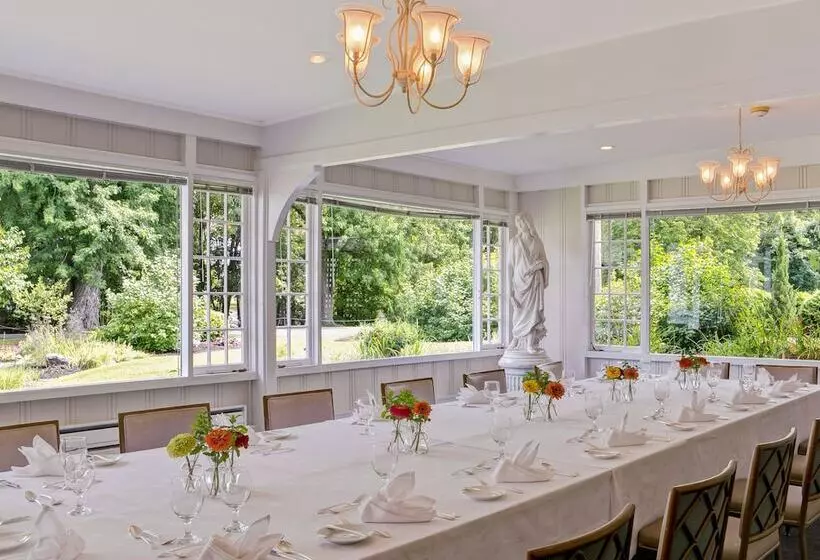 Отель Basin Harbor