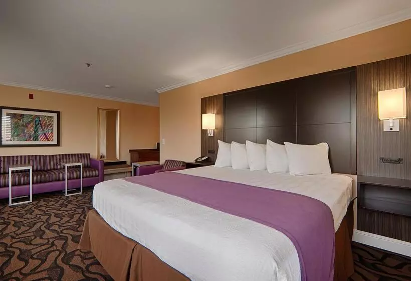 فندق Best Western Plus Airport Plaza