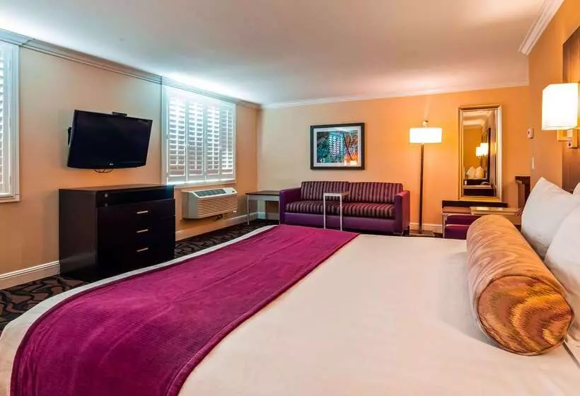 فندق Best Western Plus Airport Plaza