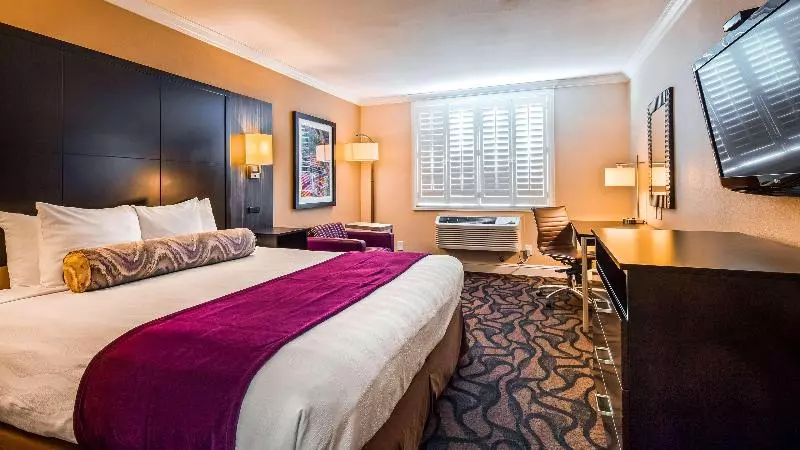 فندق Best Western Plus Airport Plaza