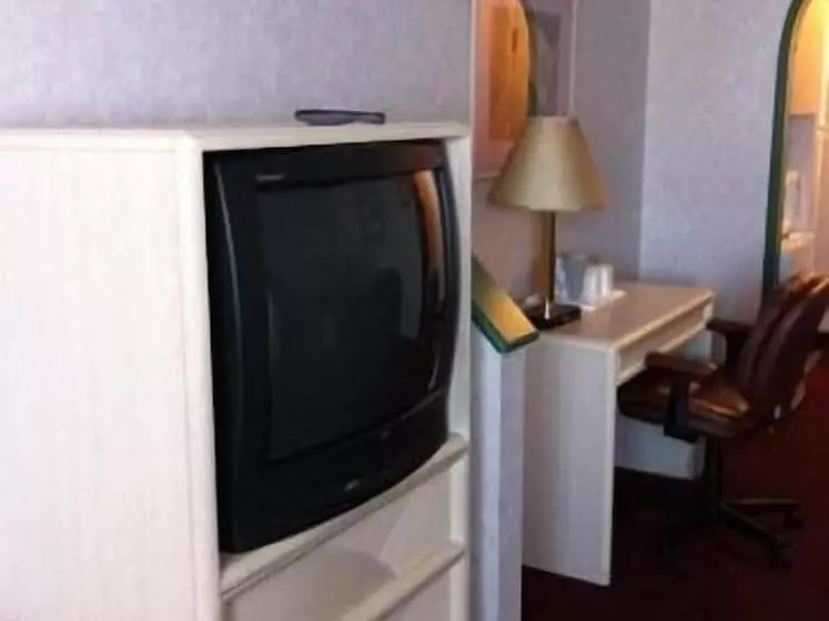 هتل O Hare Inn & Suites