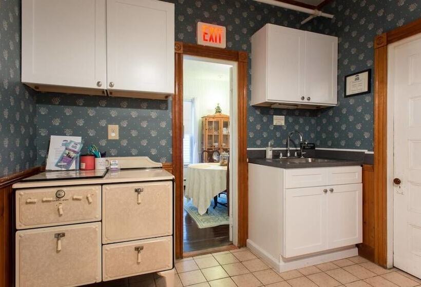 هتل The Coolidge Corner Guest House: A Brookline Bed And Breakfast