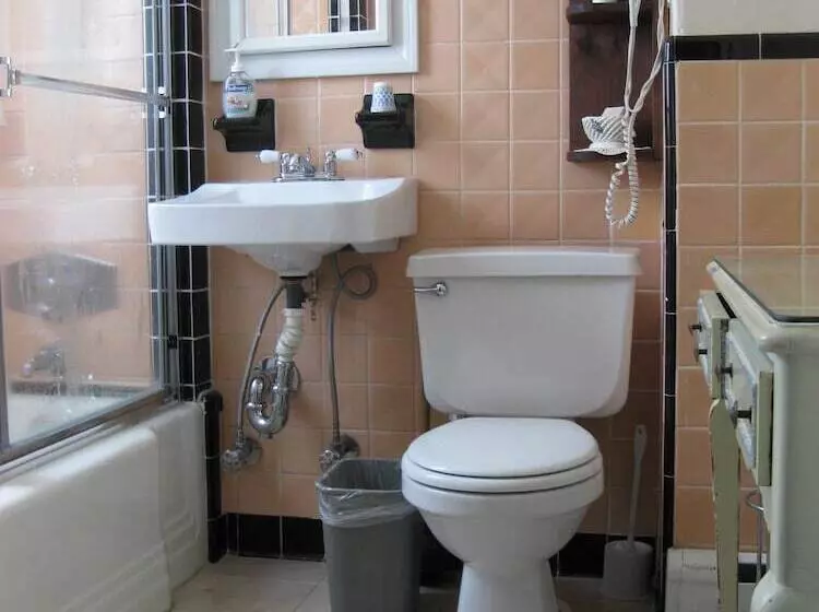 Otel The Coolidge Corner Guest House: A Brookline Bed And Breakfast