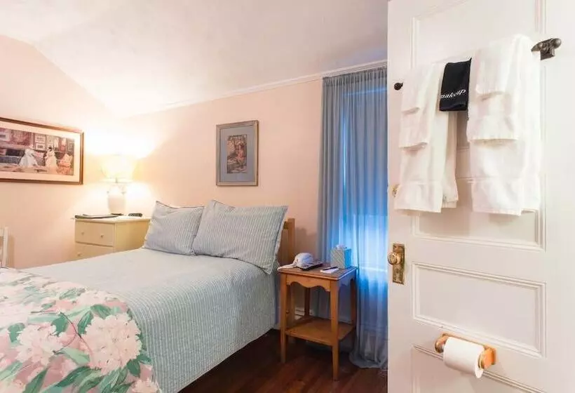 Otel The Coolidge Corner Guest House: A Brookline Bed And Breakfast