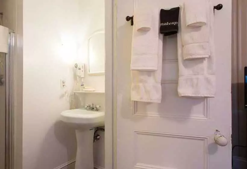 Otel The Coolidge Corner Guest House: A Brookline Bed And Breakfast