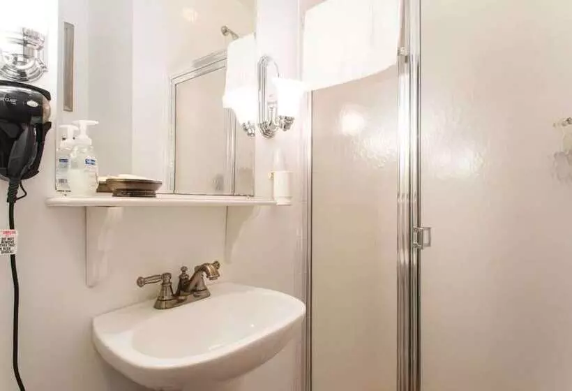 Otel The Coolidge Corner Guest House: A Brookline Bed And Breakfast