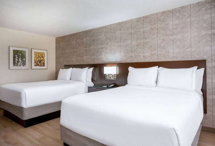 בית מלון כפרי Wyndham Indianapolis Airport