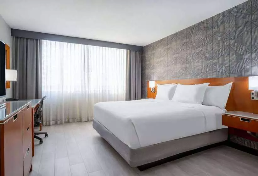 Hotelli Wyndham Indianapolis Airport