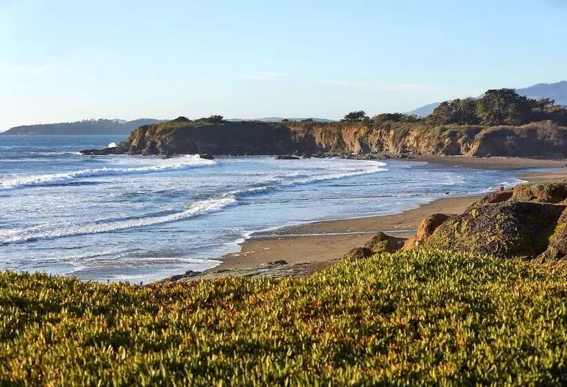 Cavalier Oceanfront Resort