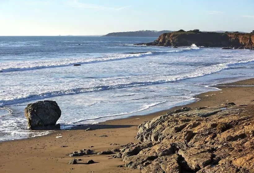 Cavalier Oceanfront Resort