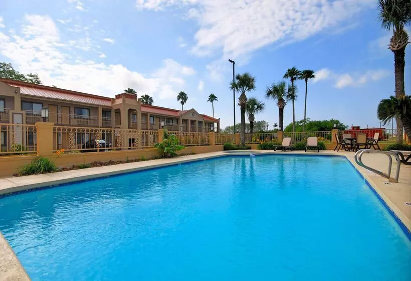 ホテル Americas Best Value Inn Kingsville