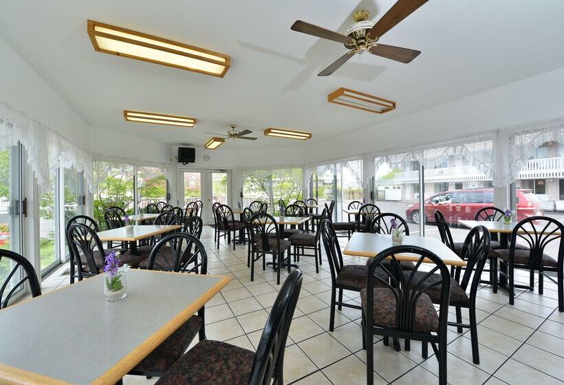 فندق Americas Best Value Inn Mackinaw City