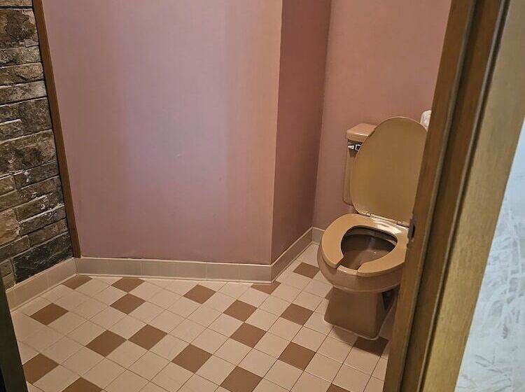 فندق Americas Best Value Inn Mackinaw City