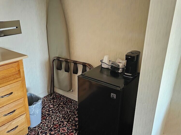 فندق Americas Best Value Inn Mackinaw City