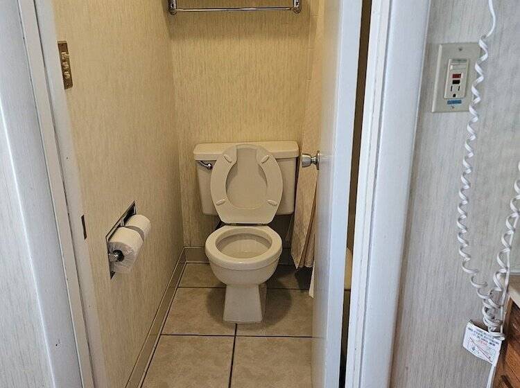 فندق Americas Best Value Inn Mackinaw City