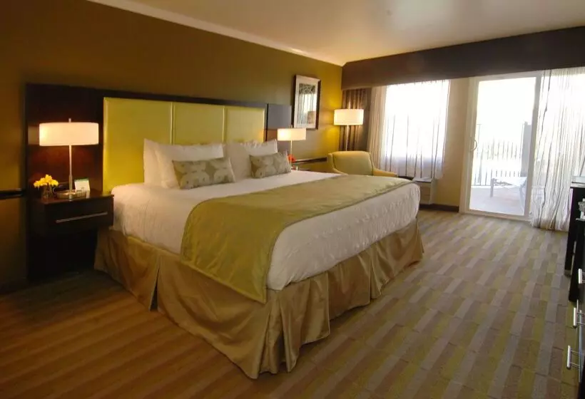 Отель Best Western Canoga Park Motor Inn