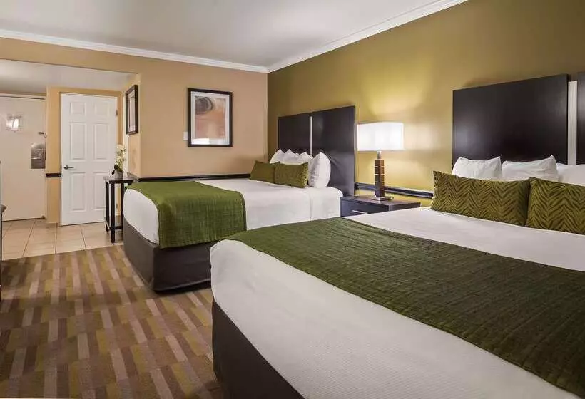 Отель Best Western Canoga Park Motor Inn