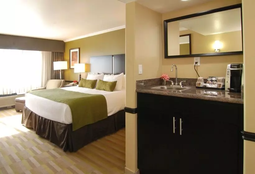 Отель Best Western Canoga Park Motor Inn